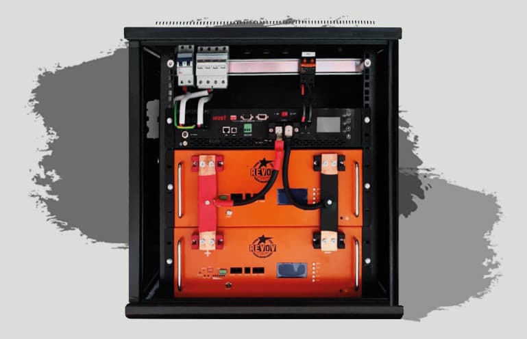 8.0 kW SUNSYNK Hybrid - REVOV Combo, c/w 2x 5.12 kWh Lithium Batteries 8.0 kW SUNSYNK Hybrid - REVOV Combo, c/w 2x 5.12 kWh Lithium Batteries